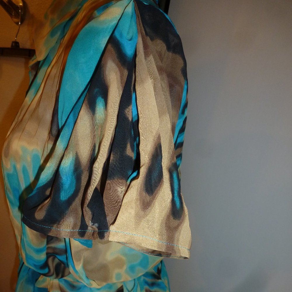 Beautiful Seismic Wave buttoned short sleeve top - Picture 4 of 7